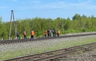 Поезд насмерть сбил подростка в наушниках на Алтае