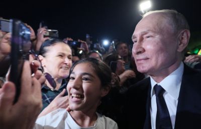 Песков: режим эпидбезопасности действует, но Путин сам решил идти в народ