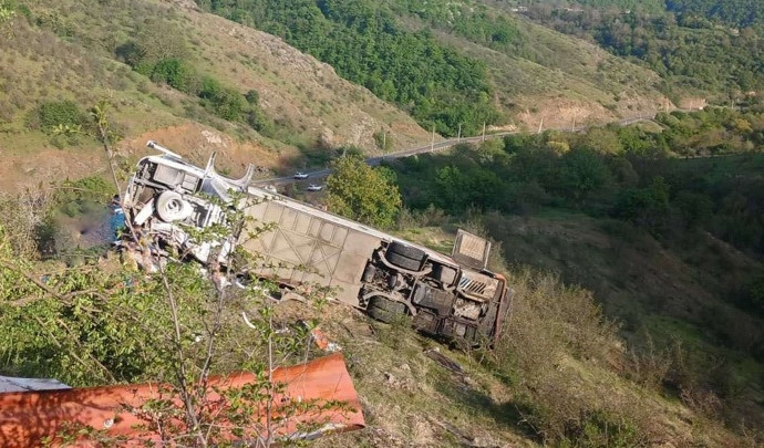 Автобус из Ирана перевернулся на юге Армении