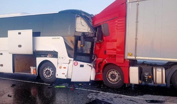 Водитель рейсового автобуса погиб и 13 человек пострадали в ДТП под Рязанью