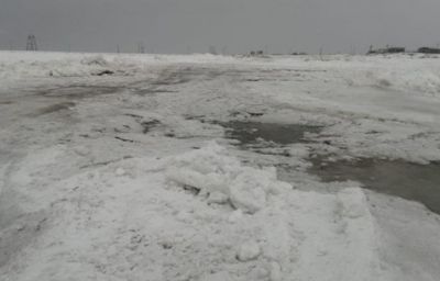 В Якутии снегоход с пассажирами провалился под воду