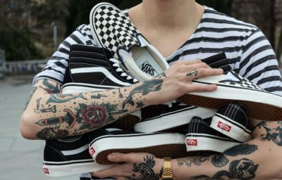 Владелец Vans займется в России оптовыми поставками