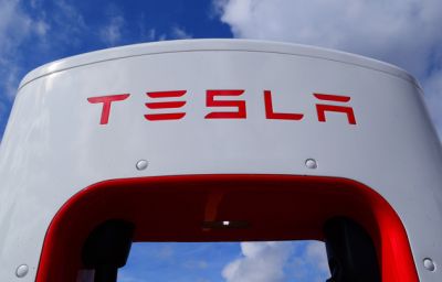 Tesla сократит более 10% своих сотрудников во всем мире