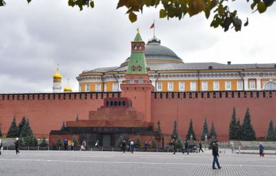 Степашин: Мавзолей надо оставить, а некрополя у Кремлевской стены быть не должно