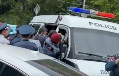 В Ереване задержаны десятки участников акции протеста