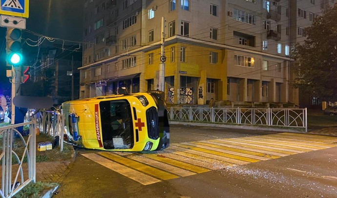 Три человека пострадали в ДТП со скорой в Ставрополе