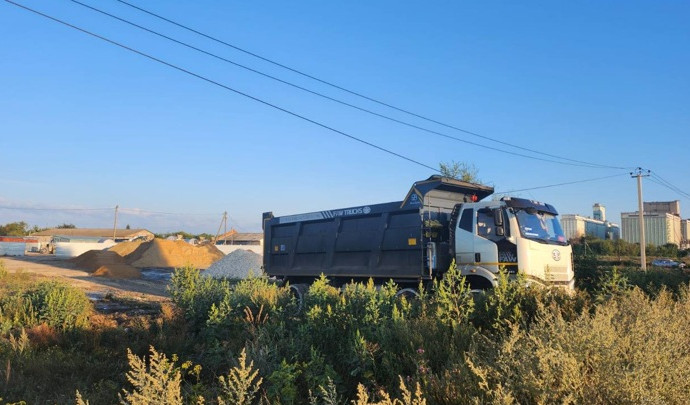 Оборвавшийся провод ЛЭП убил водителя самосвала под Волгоградом