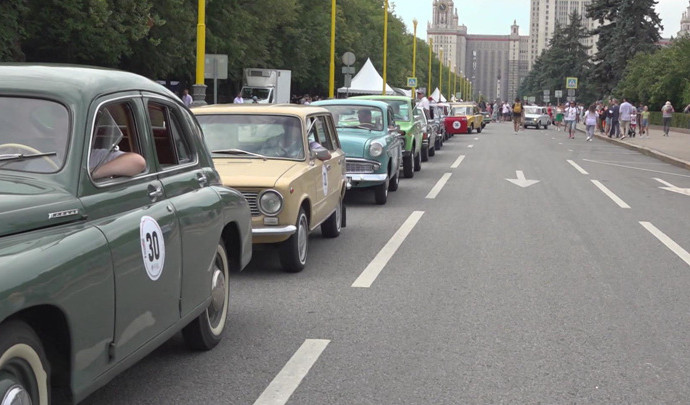 Десятки уникальных автомобилей проехали по улицам Москвы