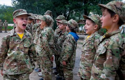 В украинских школах могут ввести военную подготовку