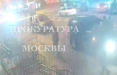 Момент ограбления со стрельбой в центре Москвы попал на видео