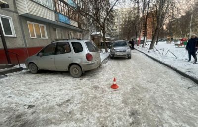 В Новосибирске водитель на костылях сбил беременную женщину - Новости на Вести.ru