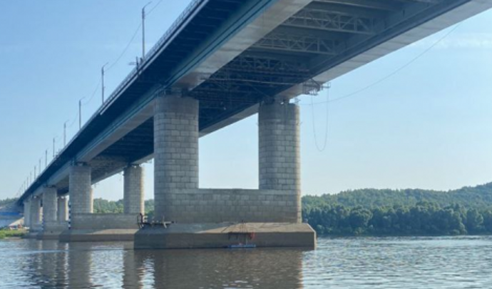 Люлька с рабочими упала с моста в Нижнем Новгороде