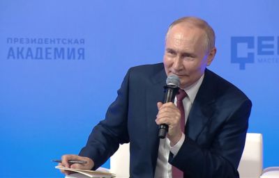 Путин поблагодарил матерей России за воспитание героев