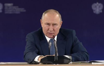 Путин потребовал разобраться с "дельцами от хоккея"