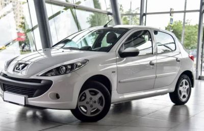 В России стартовали продажи иранских Peugeot