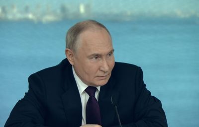 Путин: Россия не нападает, а защищается