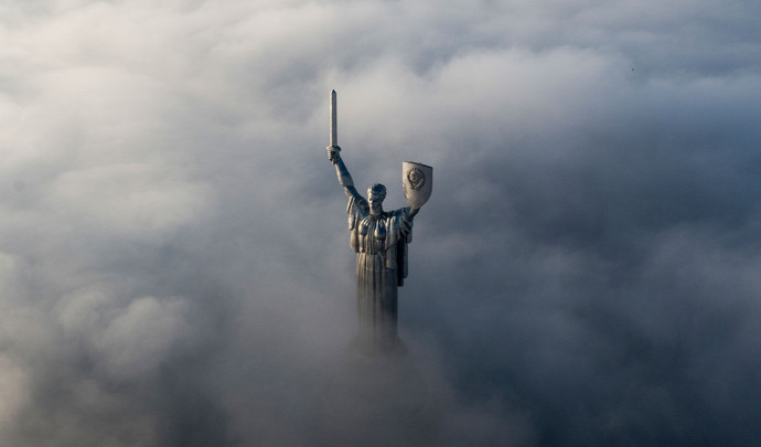 В Киеве на монументе 