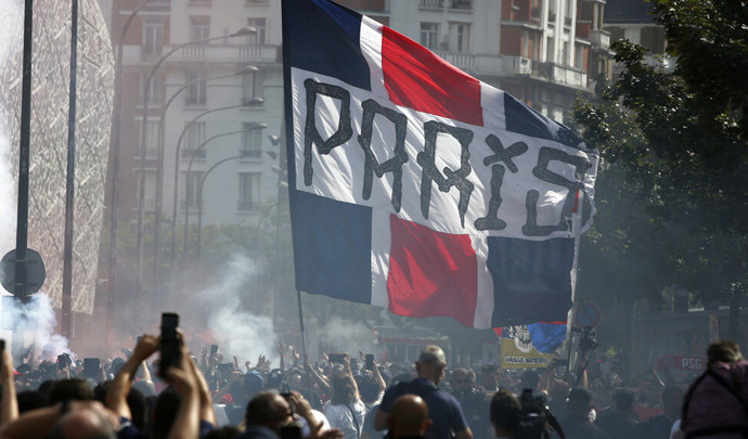 На первомайской демонстрации в Париже начались столкновения