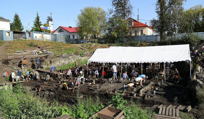 Археологи в Новгороде нашли горшок возрастом 6 тысяч лет