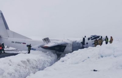 Ан-26 разломился на две части после жесткой посадки на Ямале