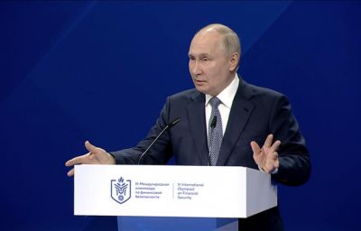 Путин рассказал о дядях и тетях, которые большим умом не отличаются