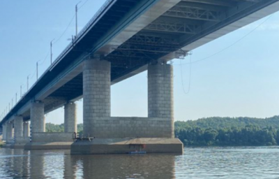 Люлька с рабочими упала с моста в Нижнем Новгороде