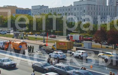 В столице на Варшавском шоссе опрокинулась машина