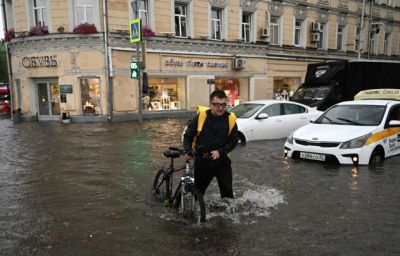 Разгул стихии в Москве привнес в столичную жизнь неприятности