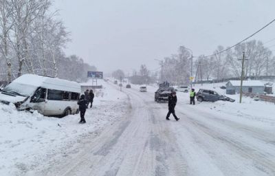 На Камчатке три человека пострадали в результате ДТП с микроавтобусом