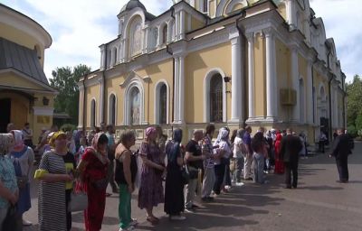 Проститься с Заворотнюк пришли звезды эстрады, актеры, политики, спортсмены