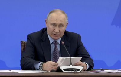 "Такой богатый, а денег просит": Путин в шутку пристыдил Грефа